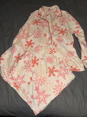 Victoria's Secret Pink & Coral Snowflake Pajama Top